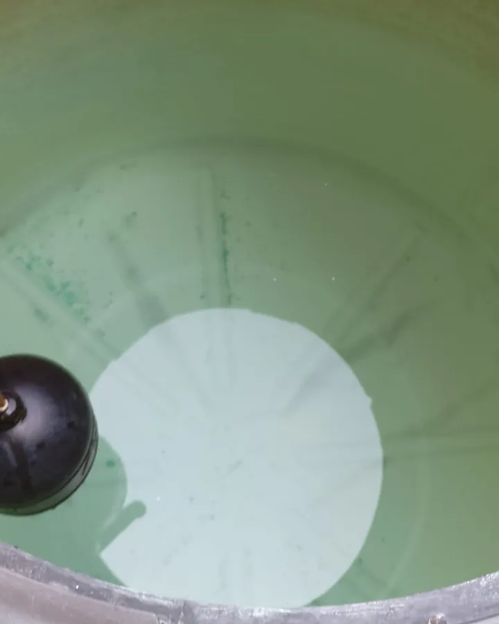 Tinaco lavado y desinfectado con agua clara