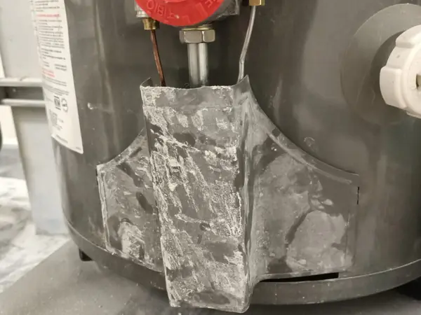 Perilla del termostato y tapa del quemador de un boiler de depósito