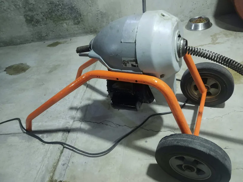 Máquina de sonda de tambor con ruedas lista para el desazolve de tuberías